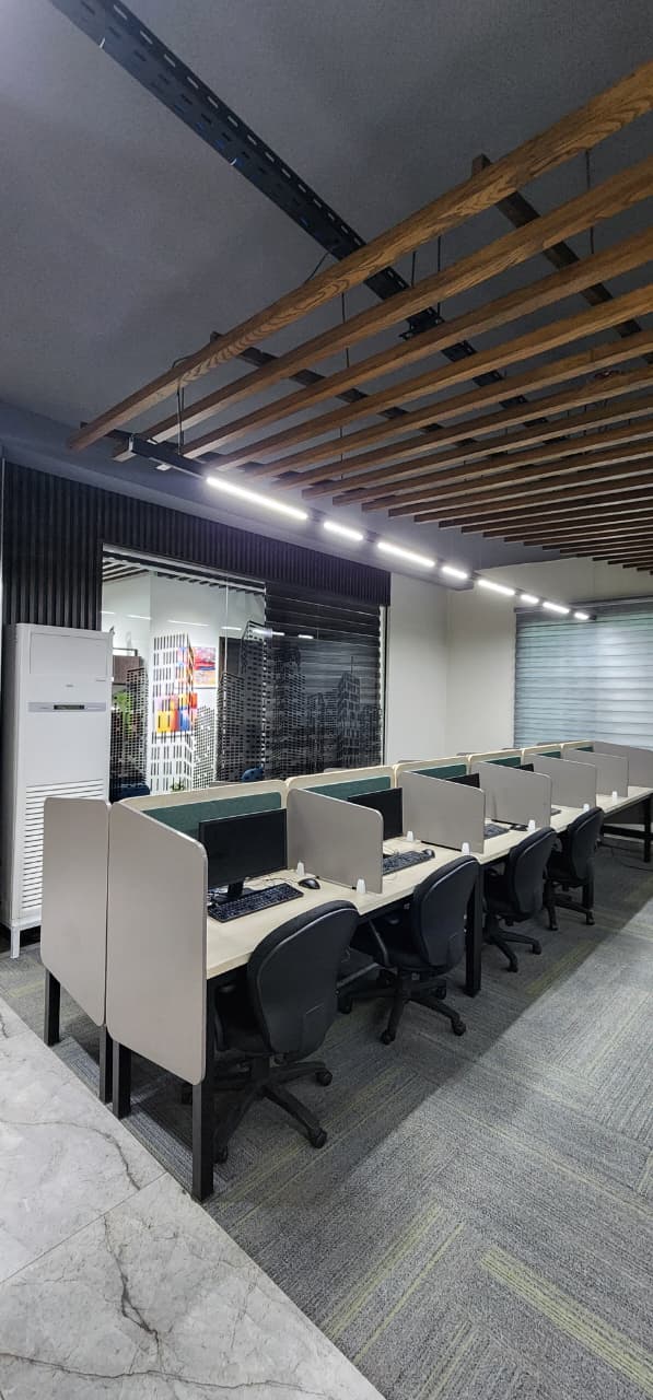 CommServ computer lab workstations in Lahore